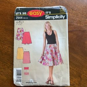 Simplicity Vintage Easy Pattern #2906. Woman’s Skirts and Purse.
